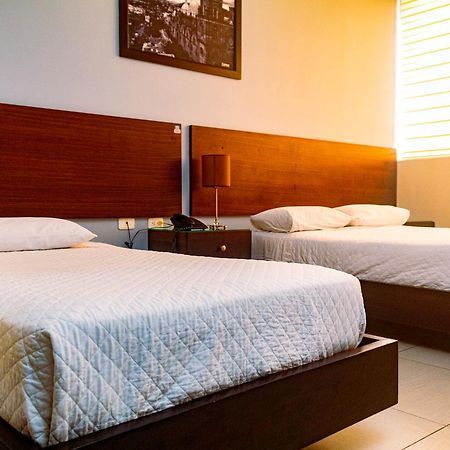 Zafra'S Hotel La Troncal ภายนอก รูปภาพ