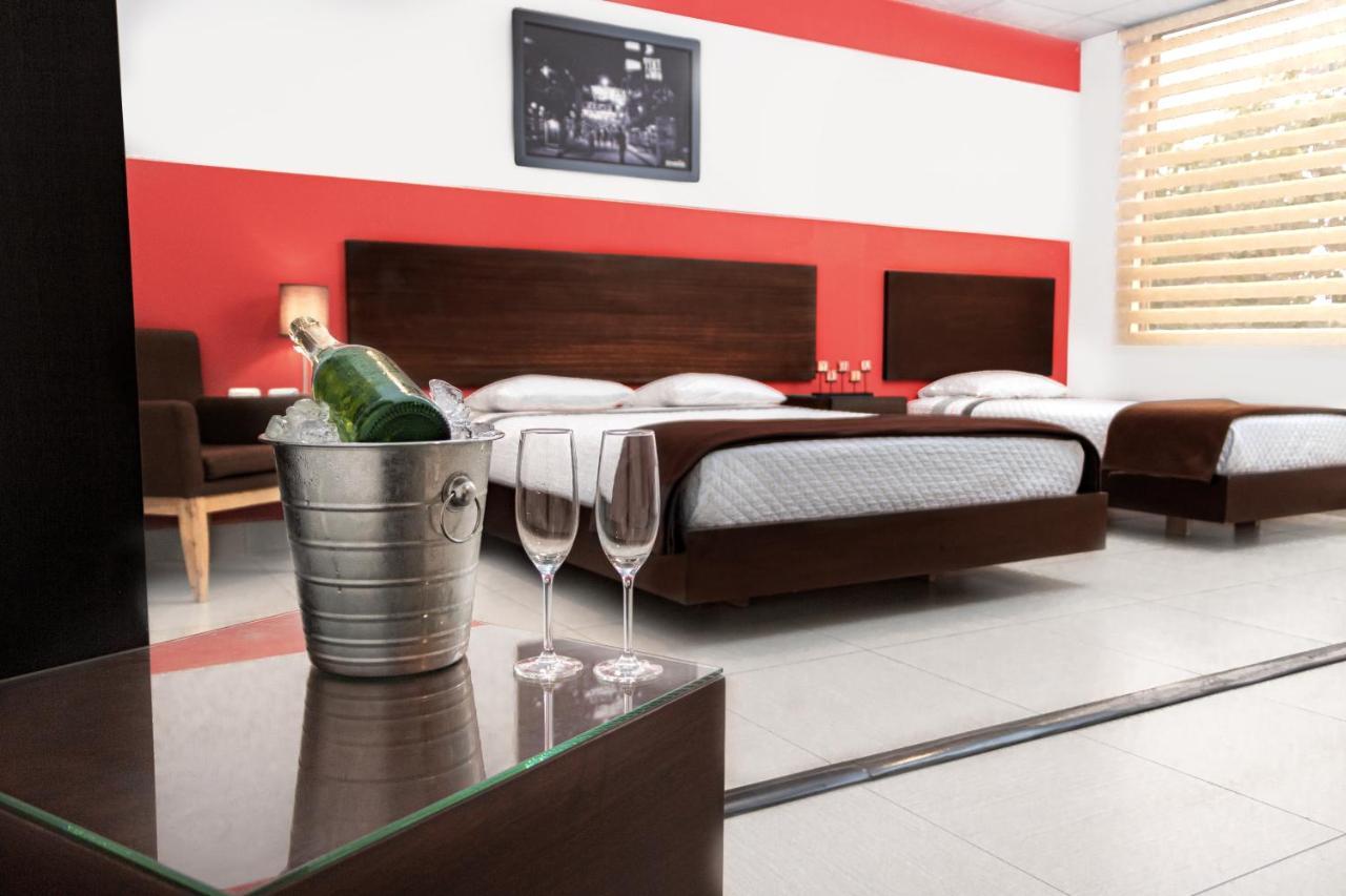 Zafra'S Hotel La Troncal ภายนอก รูปภาพ