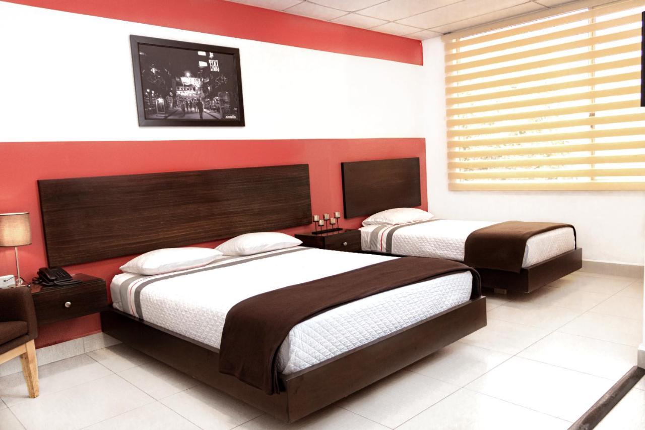 Zafra'S Hotel La Troncal ภายนอก รูปภาพ