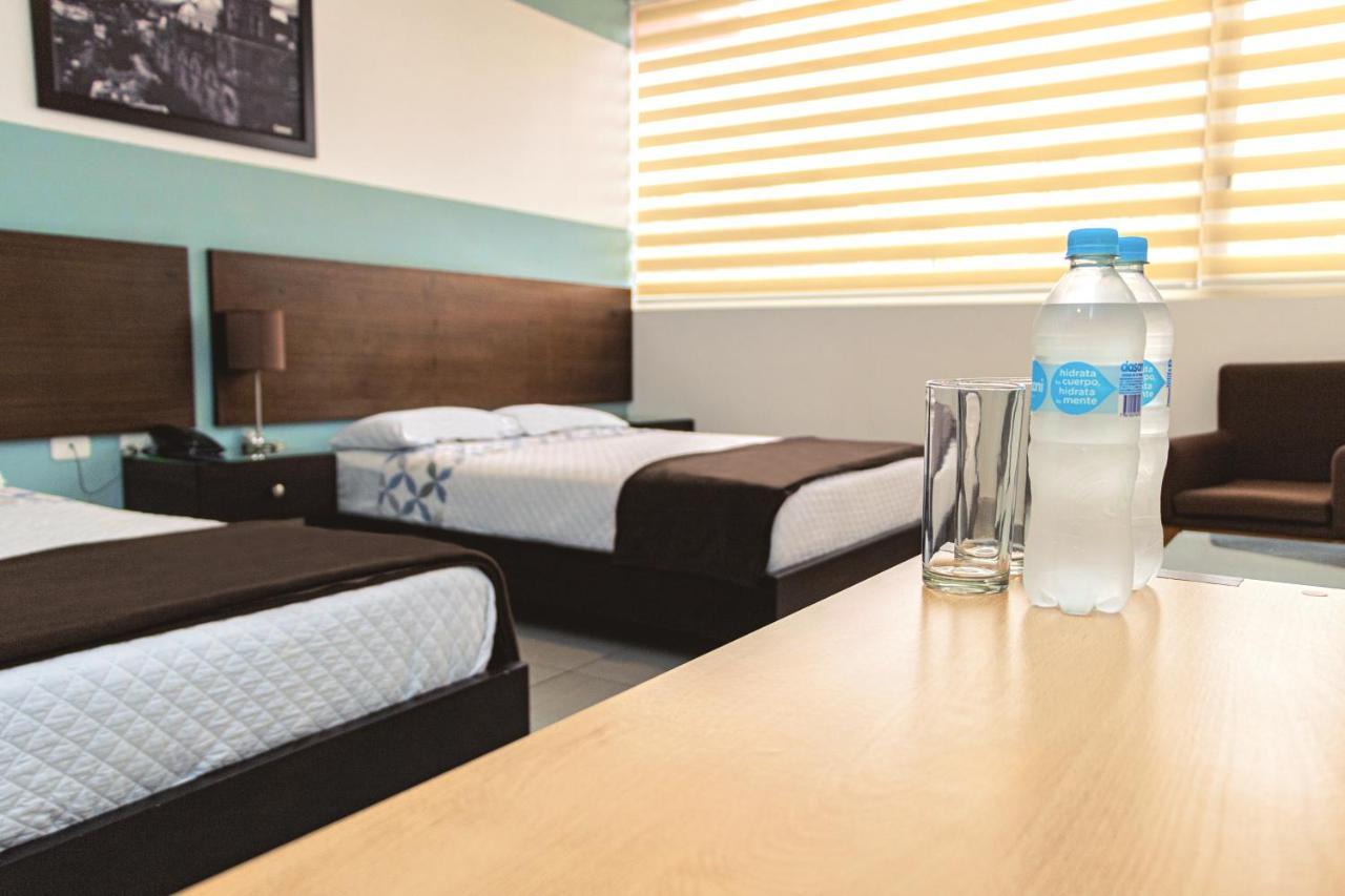 Zafra'S Hotel La Troncal ภายนอก รูปภาพ