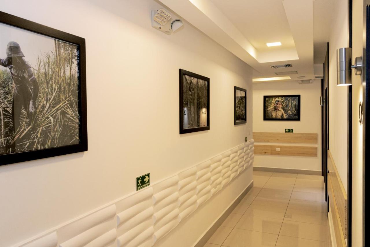 Zafra'S Hotel La Troncal ภายนอก รูปภาพ