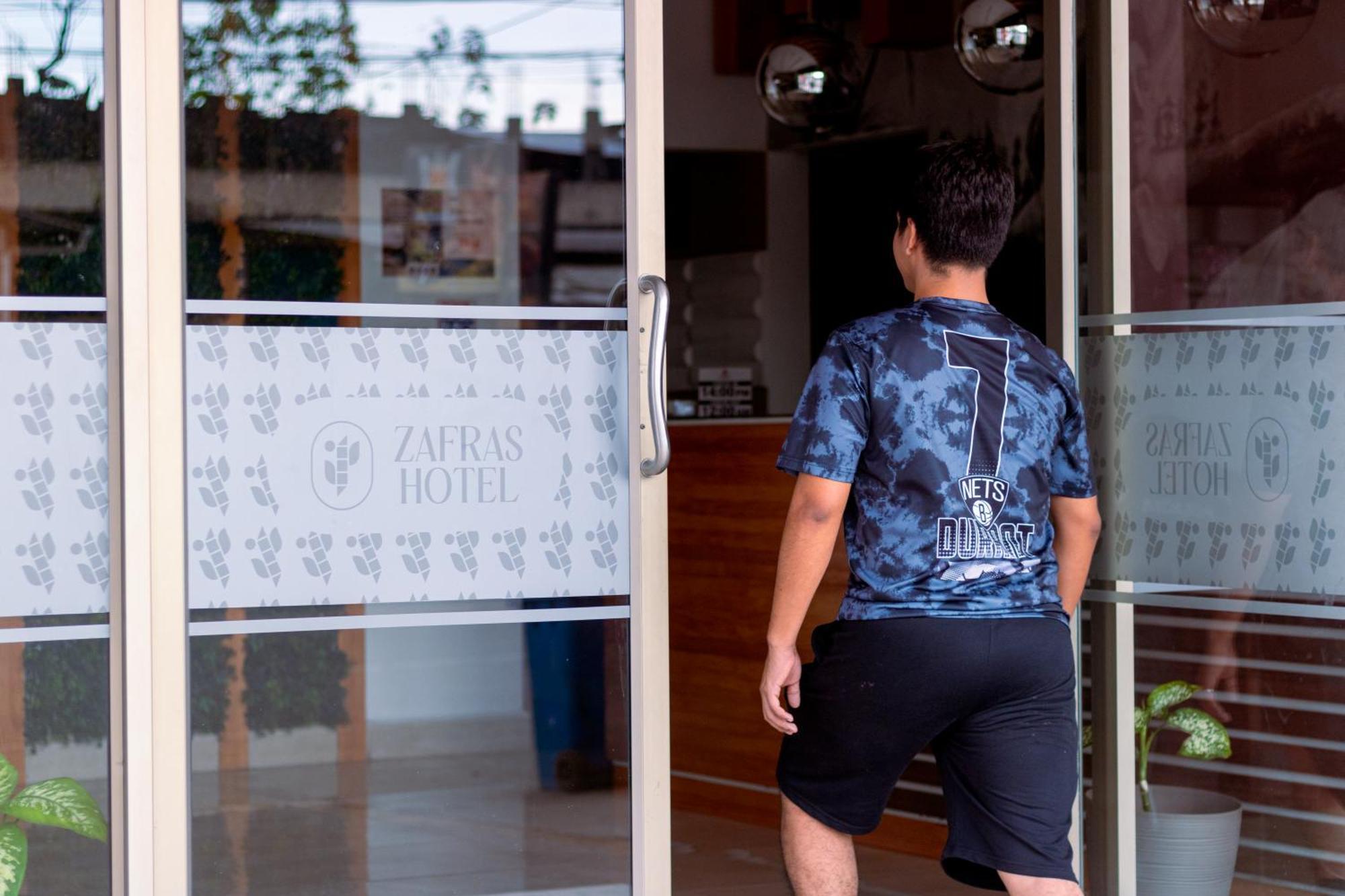 Zafra'S Hotel La Troncal ภายนอก รูปภาพ