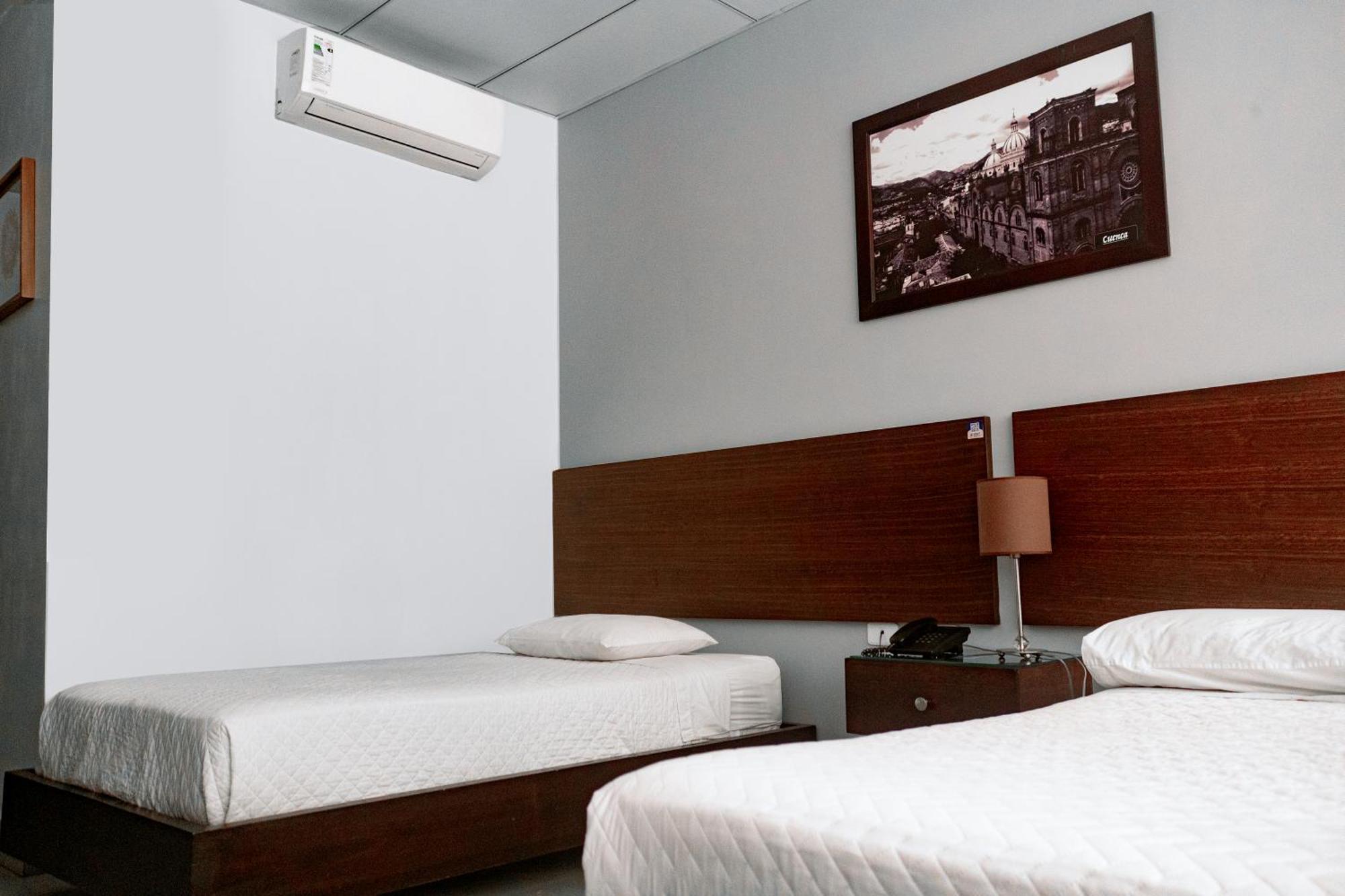 Zafra'S Hotel La Troncal ภายนอก รูปภาพ