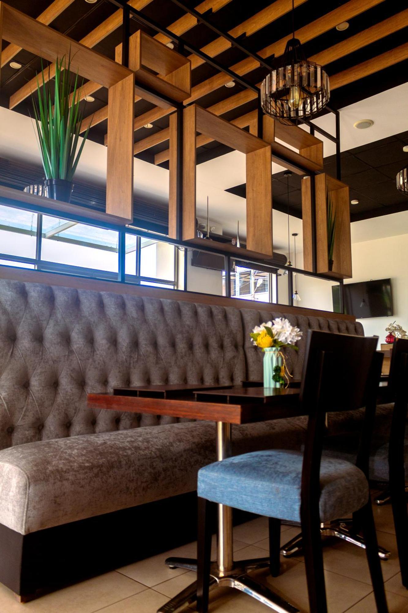 Zafra'S Hotel La Troncal ภายนอก รูปภาพ