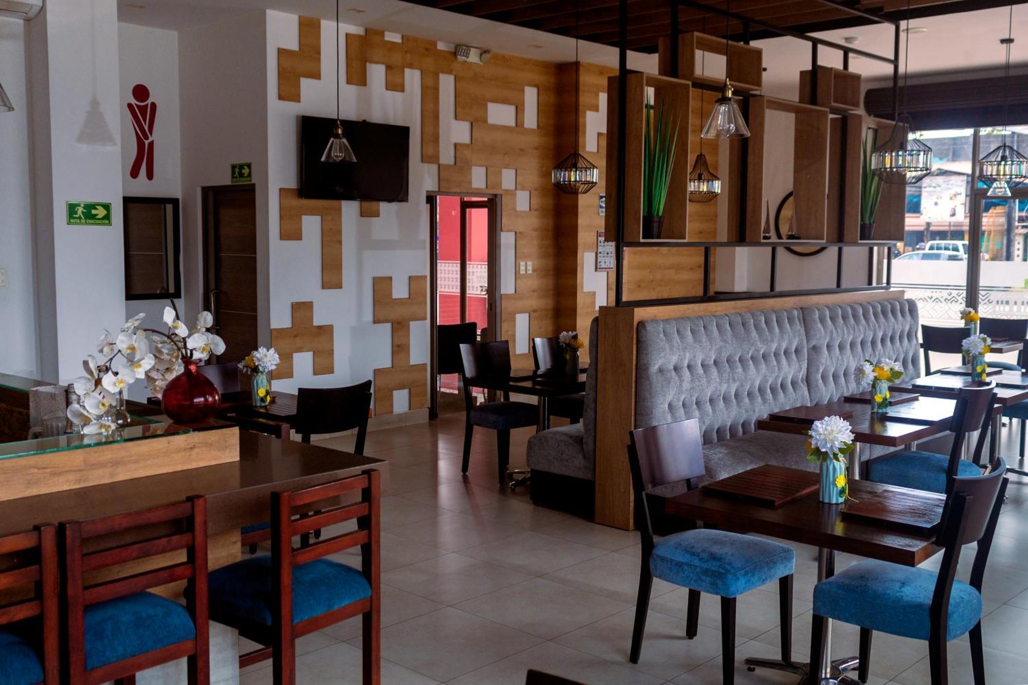 Zafra'S Hotel La Troncal ภายนอก รูปภาพ