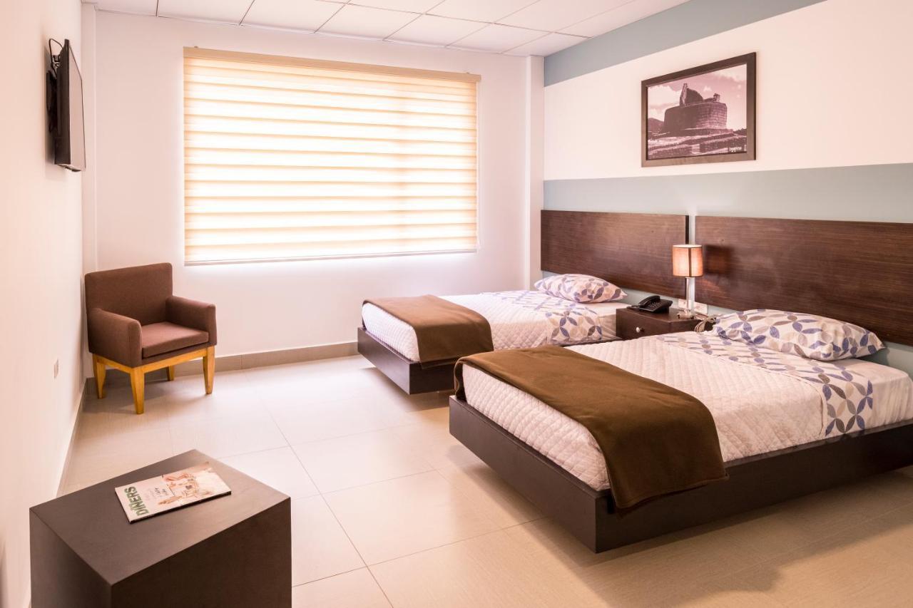 Zafra'S Hotel La Troncal ภายนอก รูปภาพ