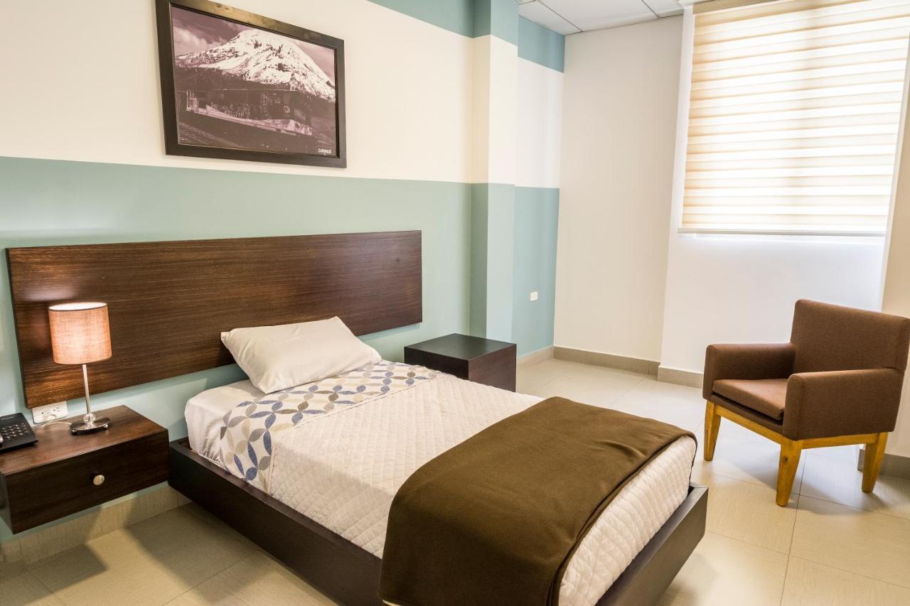 Zafra'S Hotel La Troncal ภายนอก รูปภาพ