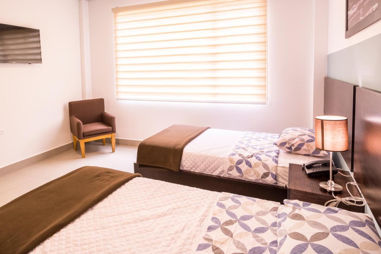 Zafra'S Hotel La Troncal ภายนอก รูปภาพ